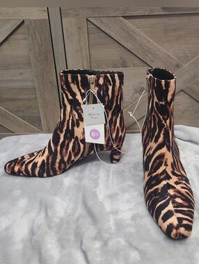 a new day Women's Tigris boots with memory foam insole, size 6.5, new with tags